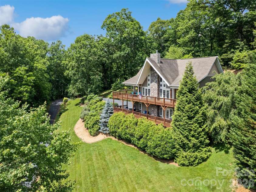 406 Inverness Drive, Waynesville, NC 28785.  MLS# CAR4393022, YatesRealty ID 30639. 