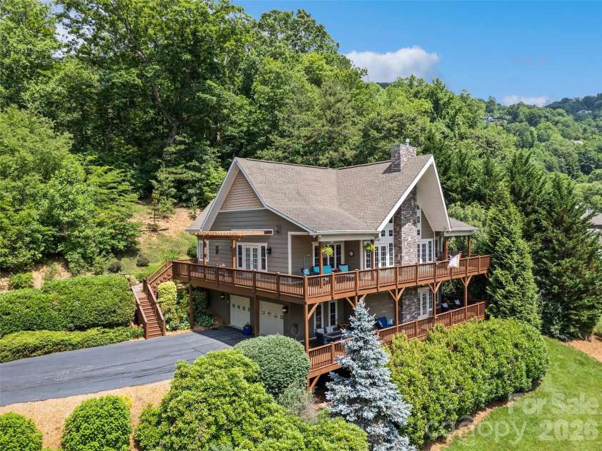 406 Inverness Drive, Waynesville, NC 28785.  MLS# CAR4393022, YatesRealty ID 30639. 