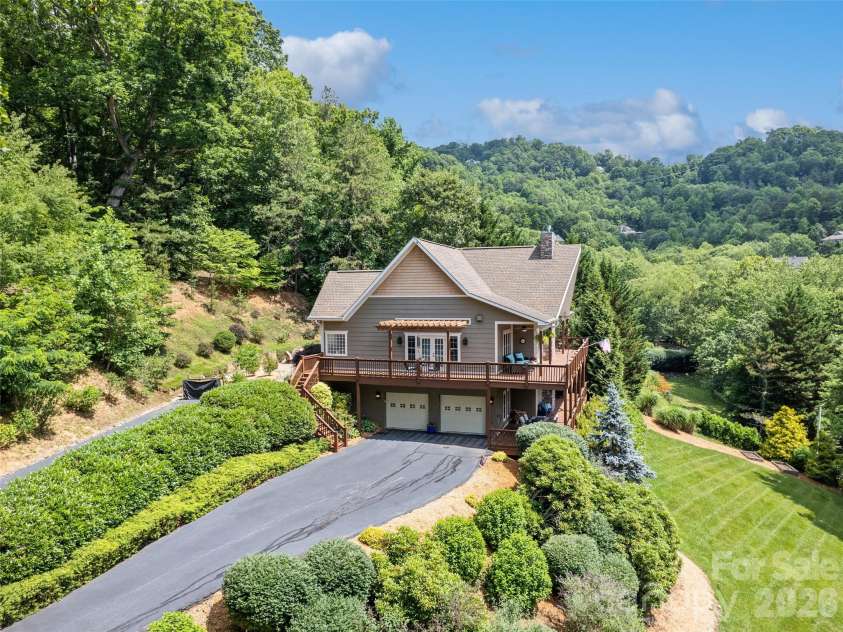 406 Inverness Drive, Waynesville, NC 28785.  MLS# CAR4393022, YatesRealty ID 30639. 