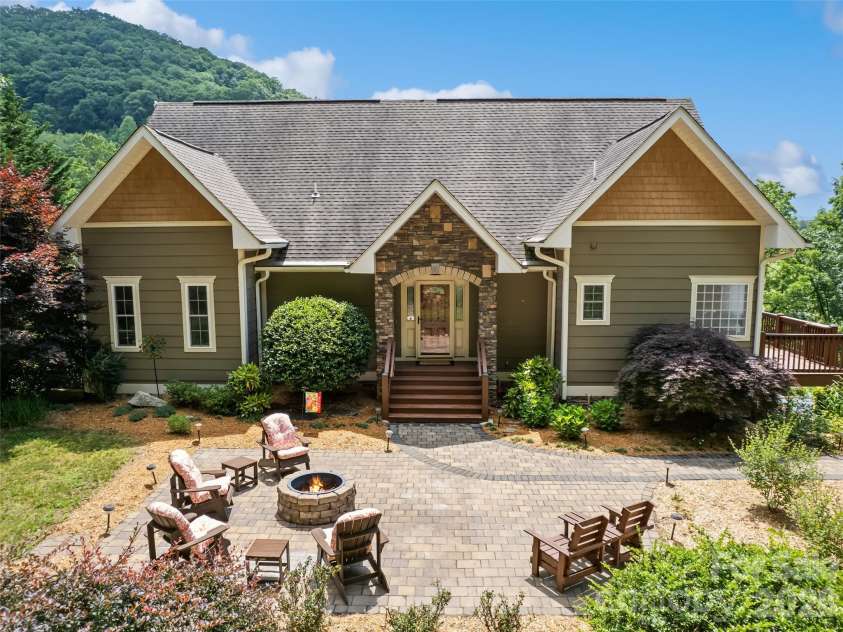 406 Inverness Drive, Waynesville, NC 28785.  MLS# CAR4393022, YatesRealty ID 30639. 