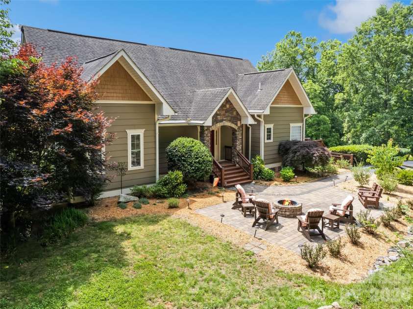 406 Inverness Drive, Waynesville, NC 28785.  MLS# CAR4393022, YatesRealty ID 30639. 