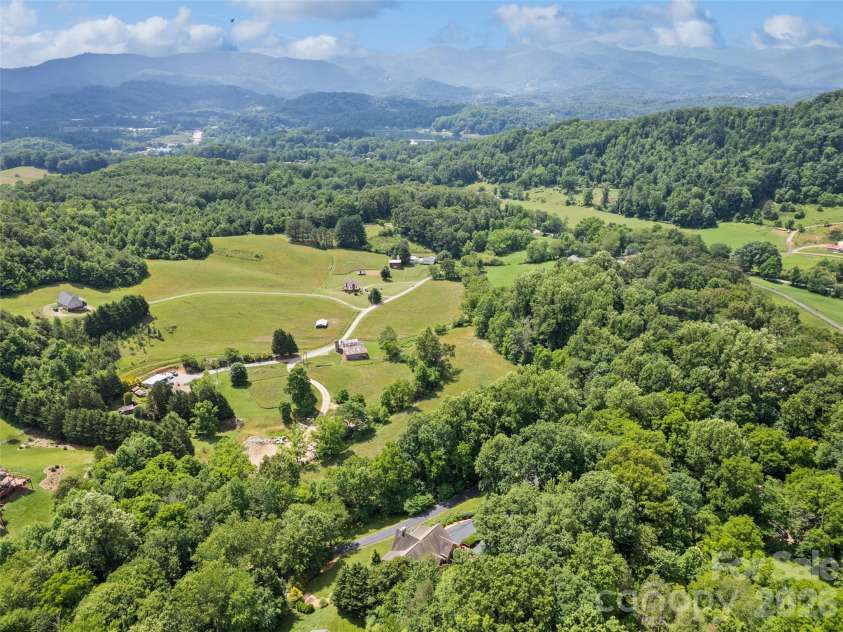 406 Inverness Drive, Waynesville, NC 28785.  MLS# CAR4393022, YatesRealty ID 30639. 