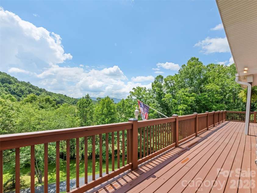 406 Inverness Drive, Waynesville, NC 28785.  MLS# CAR4393022, YatesRealty ID 30639. 