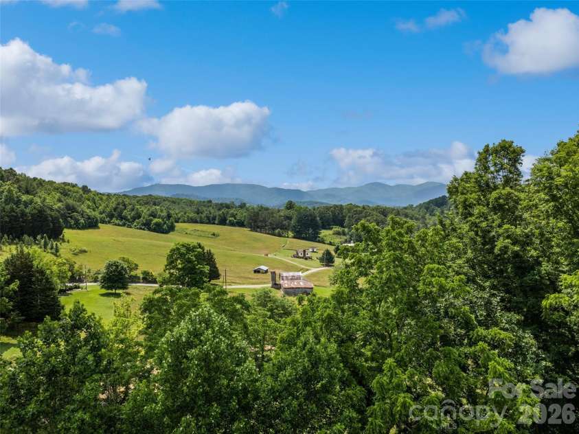 406 Inverness Drive, Waynesville, NC 28785.  MLS# CAR4393022, YatesRealty ID 30639. 