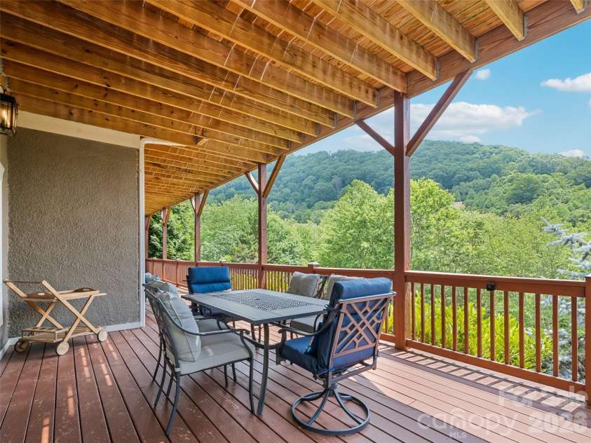 406 Inverness Drive, Waynesville, NC 28785.  MLS# CAR4393022, YatesRealty ID 30639. 