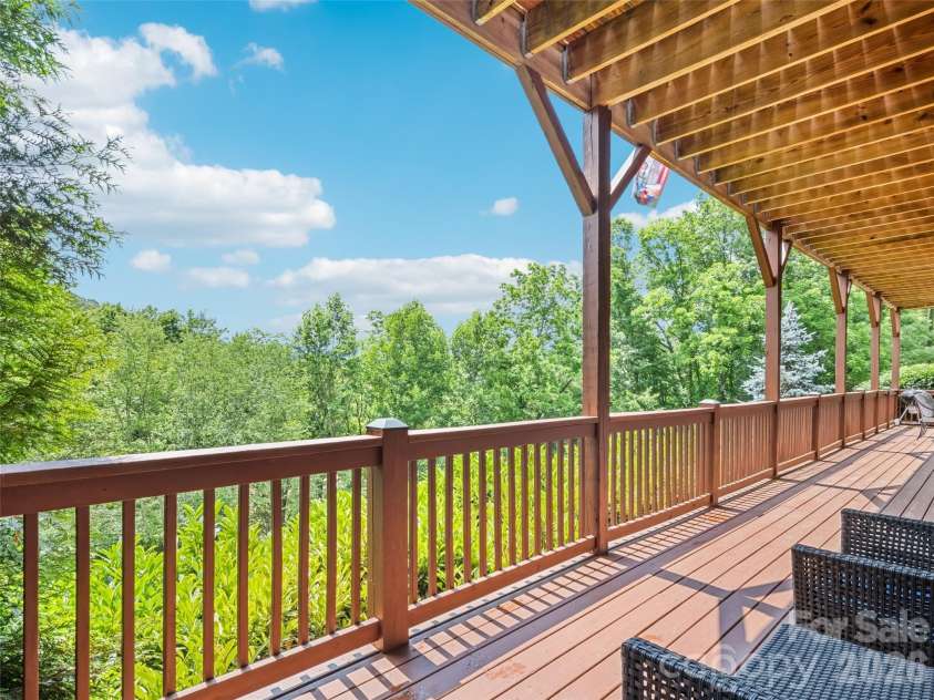 406 Inverness Drive, Waynesville, NC 28785.  MLS# CAR4393022, YatesRealty ID 30639. 