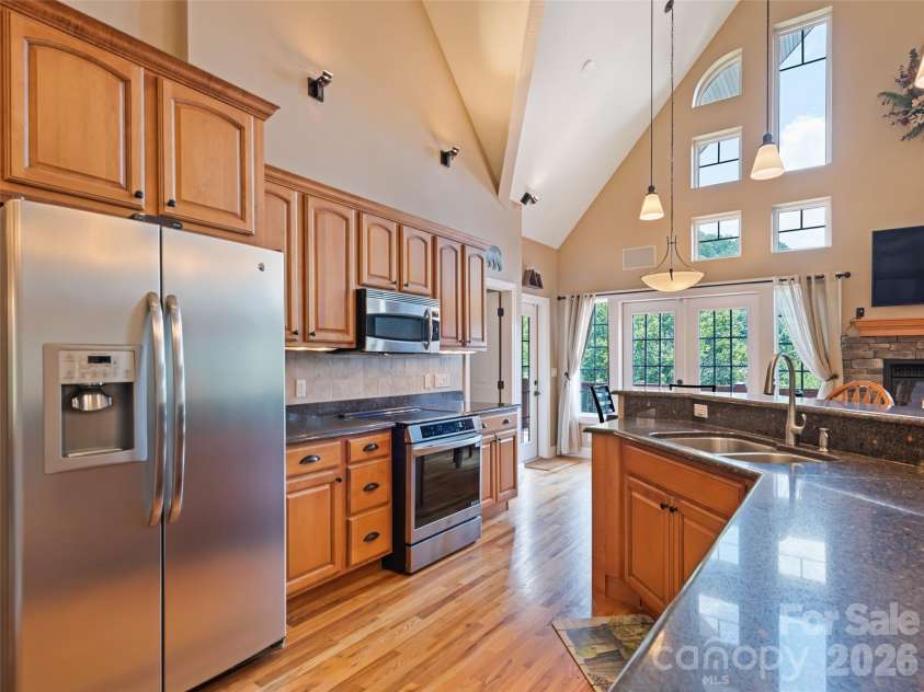 406 Inverness Drive, Waynesville, NC 28785.  MLS# CAR4393022, YatesRealty ID 30639. 