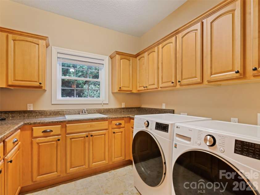 406 Inverness Drive, Waynesville, NC 28785.  MLS# CAR4393022, YatesRealty ID 30639. 