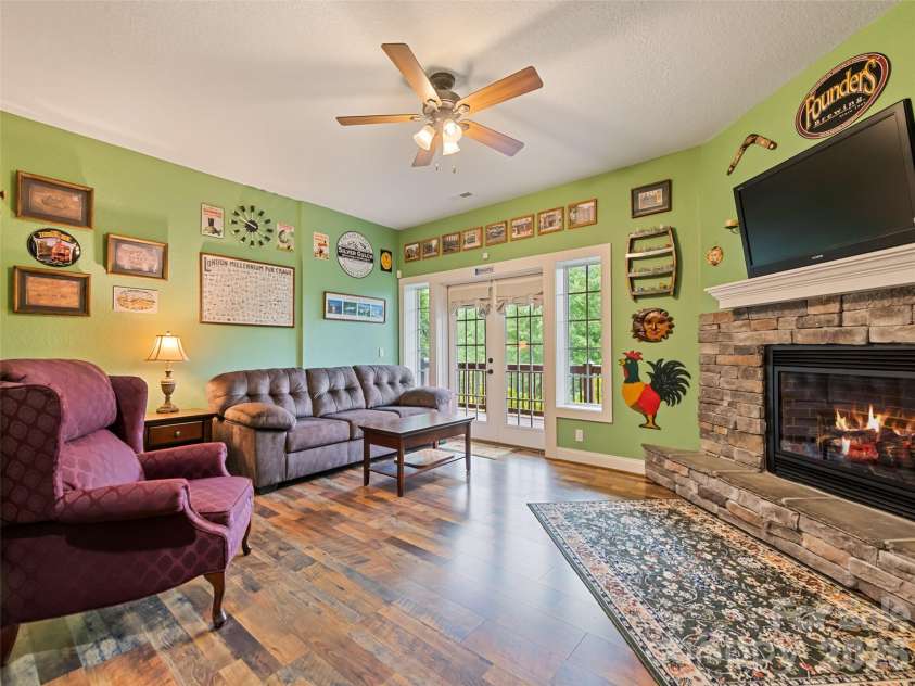 406 Inverness Drive, Waynesville, NC 28785.  MLS# CAR4393022, YatesRealty ID 30639. 