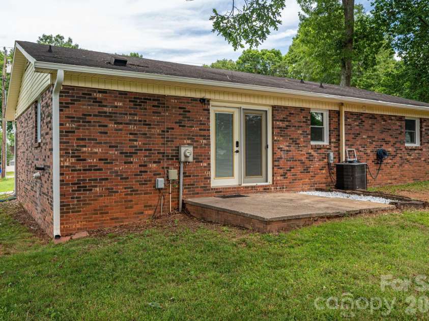 363 Don Mcginnis Road, Lincolnton, NC 28092.  MLS# CAR4391850, YatesRealty ID 30640. 