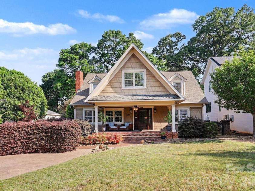 2215 Hassell Place, Charlotte, NC 28209.  MLS# CAR4382060, YatesRealty ID 30641. 