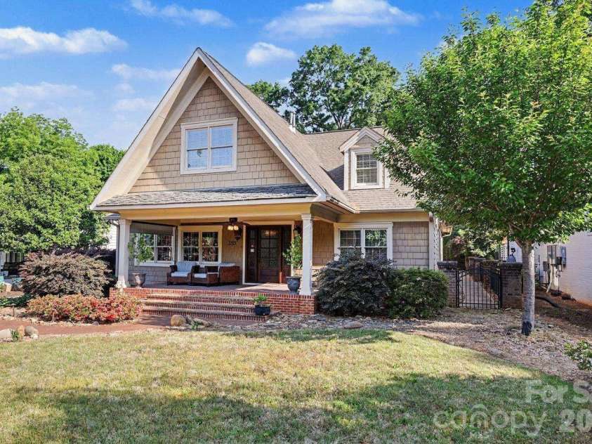 2215 Hassell Place, Charlotte, NC 28209.  MLS# CAR4382060, YatesRealty ID 30641. 