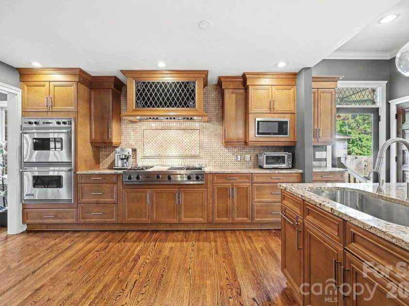 2215 Hassell Place, Charlotte, NC 28209.  MLS# CAR4382060, YatesRealty ID 30641. 