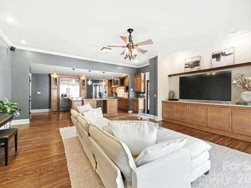 2215 Hassell Place, Charlotte, NC 28209.  MLS# CAR4382060, YatesRealty ID 30641. 