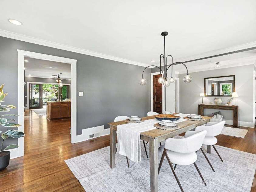 2215 Hassell Place, Charlotte, NC 28209.  MLS# CAR4382060, YatesRealty ID 30641. 