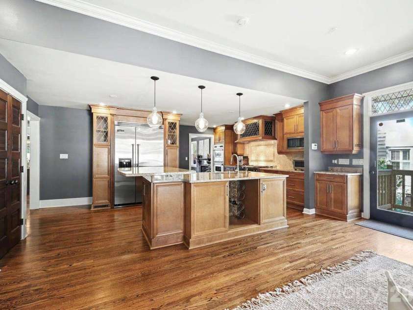 2215 Hassell Place, Charlotte, NC 28209.  MLS# CAR4382060, YatesRealty ID 30641. 