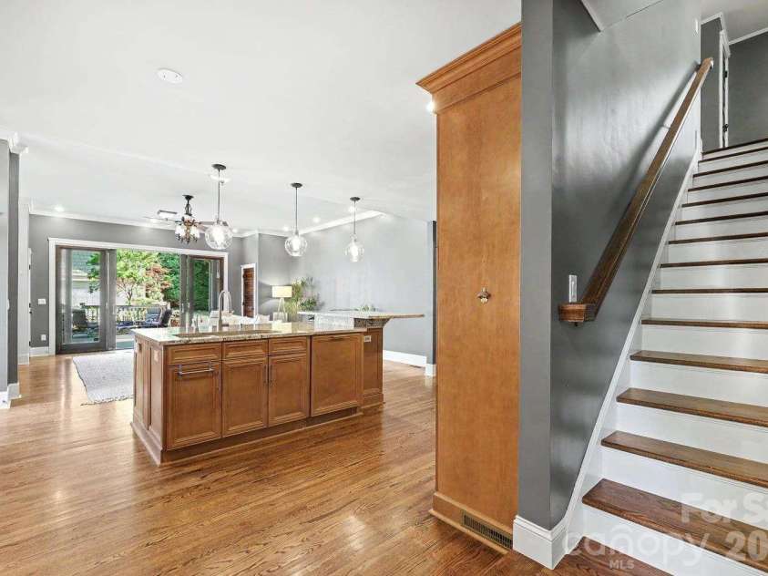 2215 Hassell Place, Charlotte, NC 28209.  MLS# CAR4382060, YatesRealty ID 30641. 