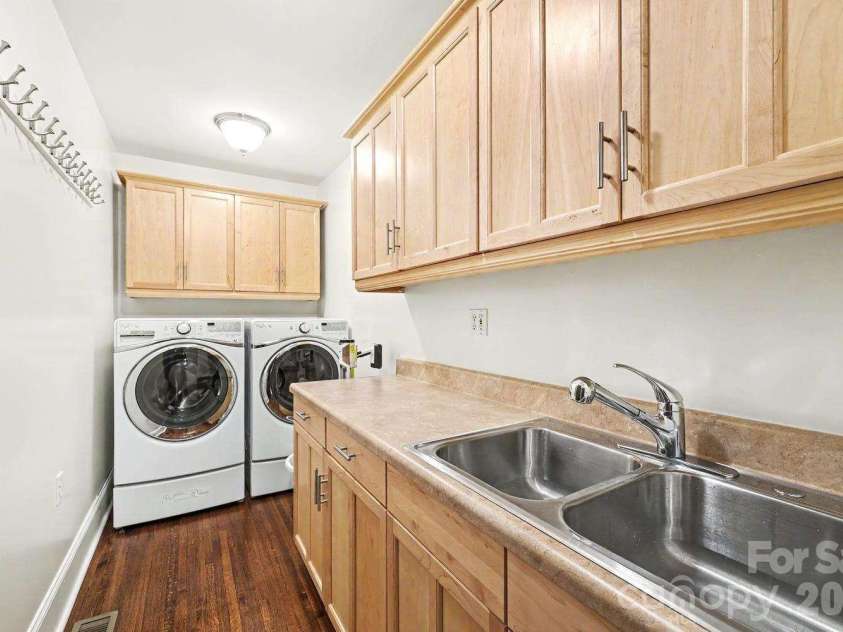 2215 Hassell Place, Charlotte, NC 28209.  MLS# CAR4382060, YatesRealty ID 30641. 
