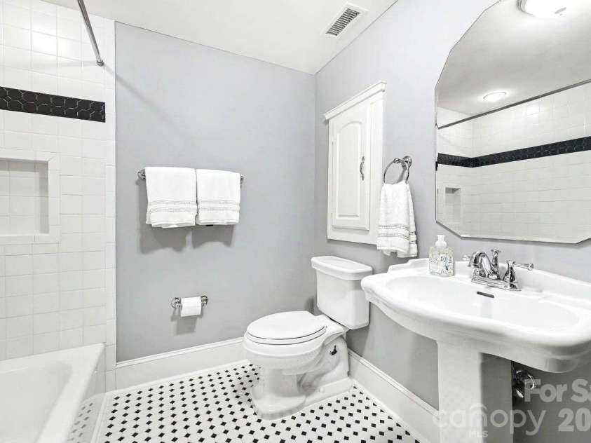 2215 Hassell Place, Charlotte, NC 28209.  MLS# CAR4382060, YatesRealty ID 30641. 