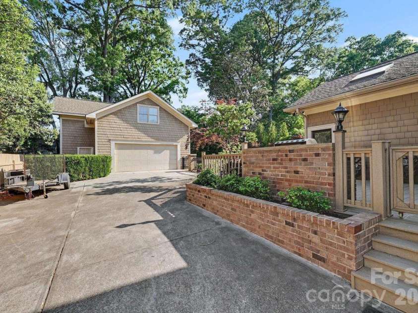 2215 Hassell Place, Charlotte, NC 28209.  MLS# CAR4382060, YatesRealty ID 30641. 