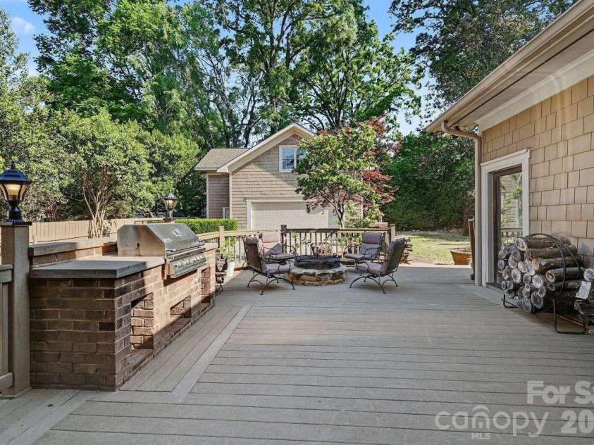 2215 Hassell Place, Charlotte, NC 28209.  MLS# CAR4382060, YatesRealty ID 30641. 