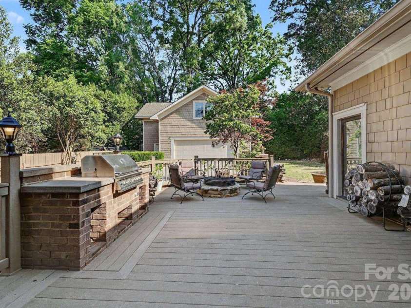 2215 Hassell Place, Charlotte, NC 28209.  MLS# CAR4382060, YatesRealty ID 30641. 