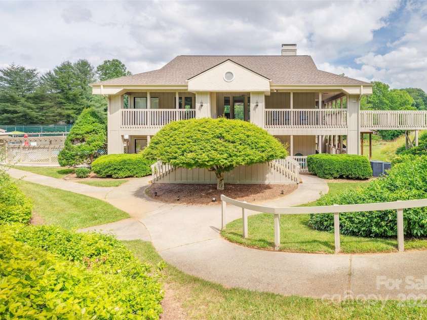 1103 Abbey Circle, Asheville, NC 28805.  MLS# CAR4285880, YatesRealty ID 30643. Community Clubhouse