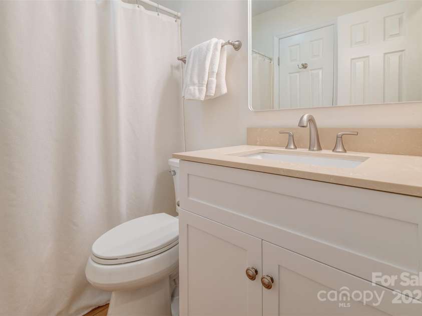 1103 Abbey Circle, Asheville, NC 28805.  MLS# CAR4285880, YatesRealty ID 30643. Hallway bathroom
