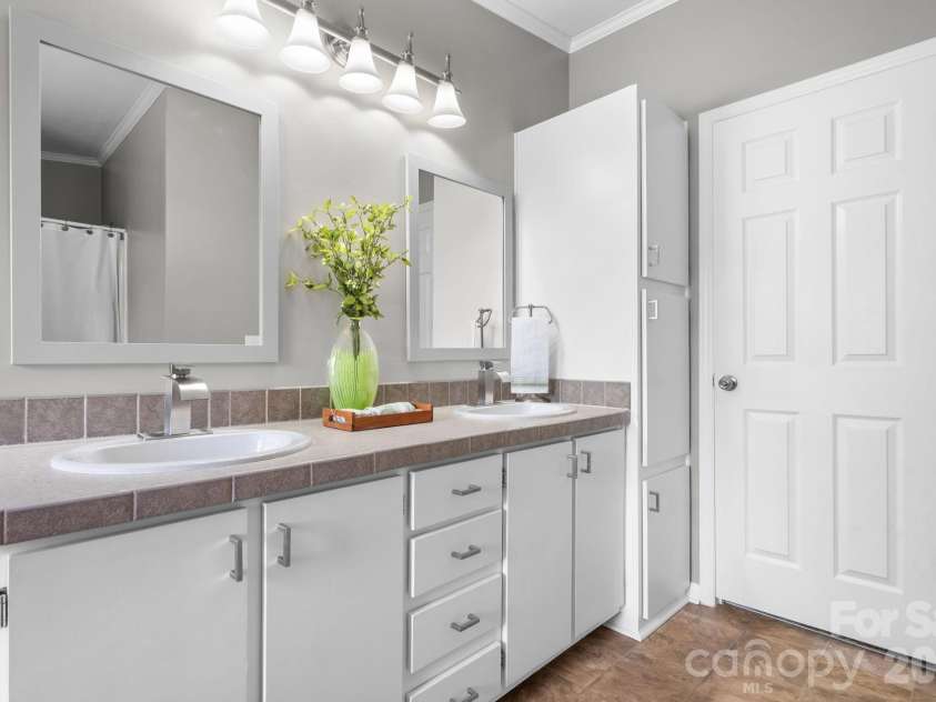 150 Bost Nursery Road, Maiden, NC 28650.  MLS# CAR4388448, YatesRealty ID 30643. Dual Vanity