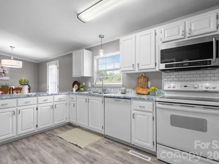 150 Bost Nursery Road, Maiden, NC 28650.  MLS# CAR4388448, YatesRealty ID 30643. Huge Kitchen