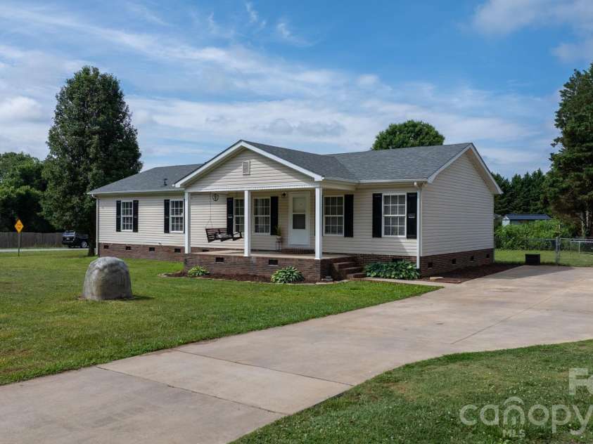 150 Bost Nursery Road, Maiden, NC 28650.  MLS# CAR4388448, YatesRealty ID 30643. Large Front Yard space for 4-6 parking spots