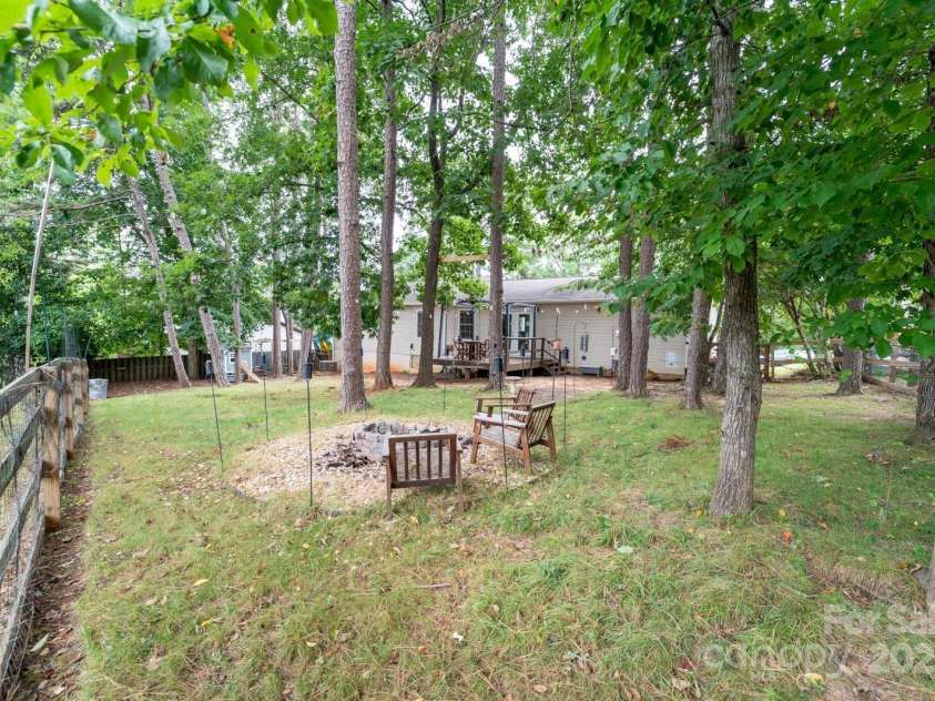 1165 Molokai Drive, Tega Cay, SC 29708.  MLS# CAR4289445, YatesRealty ID 30647. Fenced Backyard