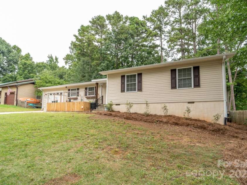 1165 Molokai Drive, Tega Cay, SC 29708.  MLS# CAR4289445, YatesRealty ID 30647. Front of House