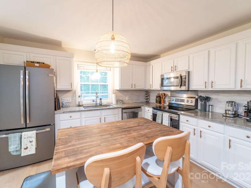 1165 Molokai Drive, Tega Cay, SC 29708.  MLS# CAR4289445, YatesRealty ID 30647. Kitchen