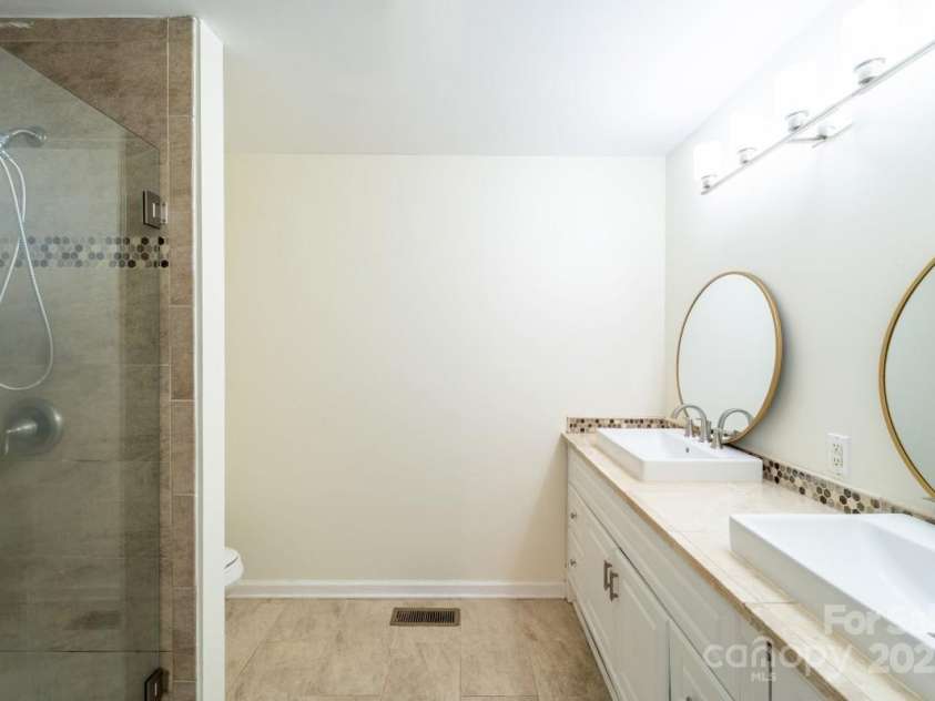 1165 Molokai Drive, Tega Cay, SC 29708.  MLS# CAR4289445, YatesRealty ID 30647. Primary Bathroom