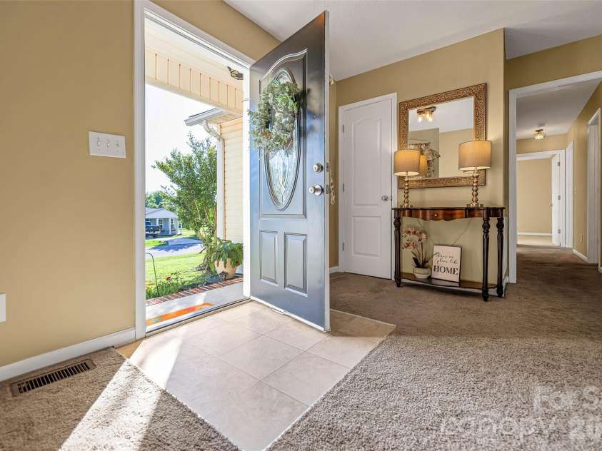 158 Autumn Woods Drive, Kings Mountain, NC 28086.  MLS# CAR4382691, YatesRealty ID 30647. 