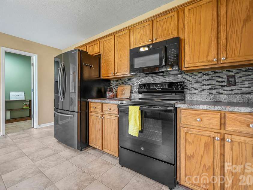 158 Autumn Woods Drive, Kings Mountain, NC 28086.  MLS# CAR4382691, YatesRealty ID 30647. 