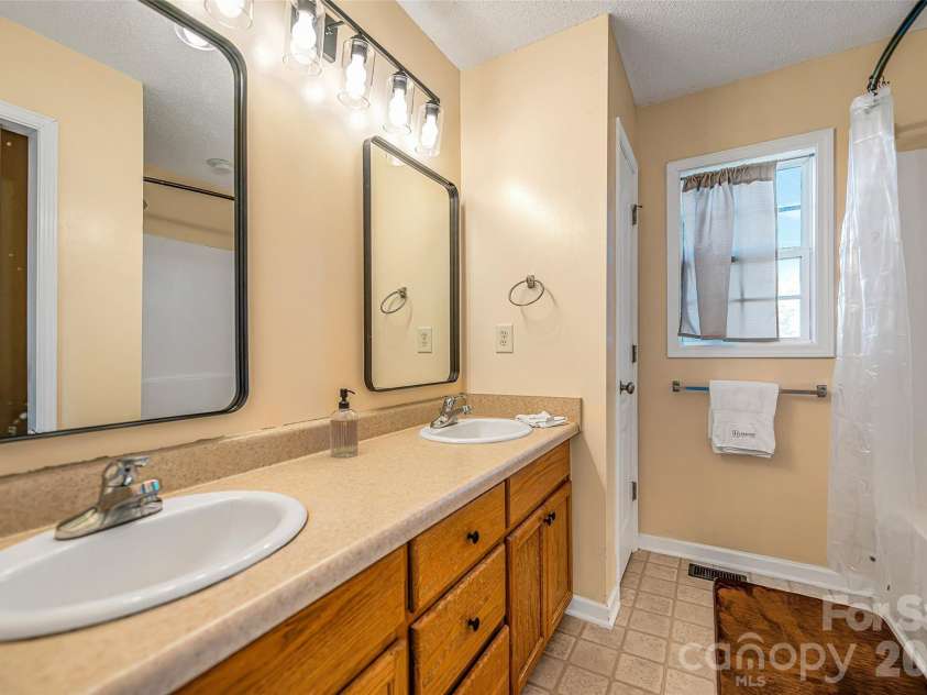 158 Autumn Woods Drive, Kings Mountain, NC 28086.  MLS# CAR4382691, YatesRealty ID 30647. 