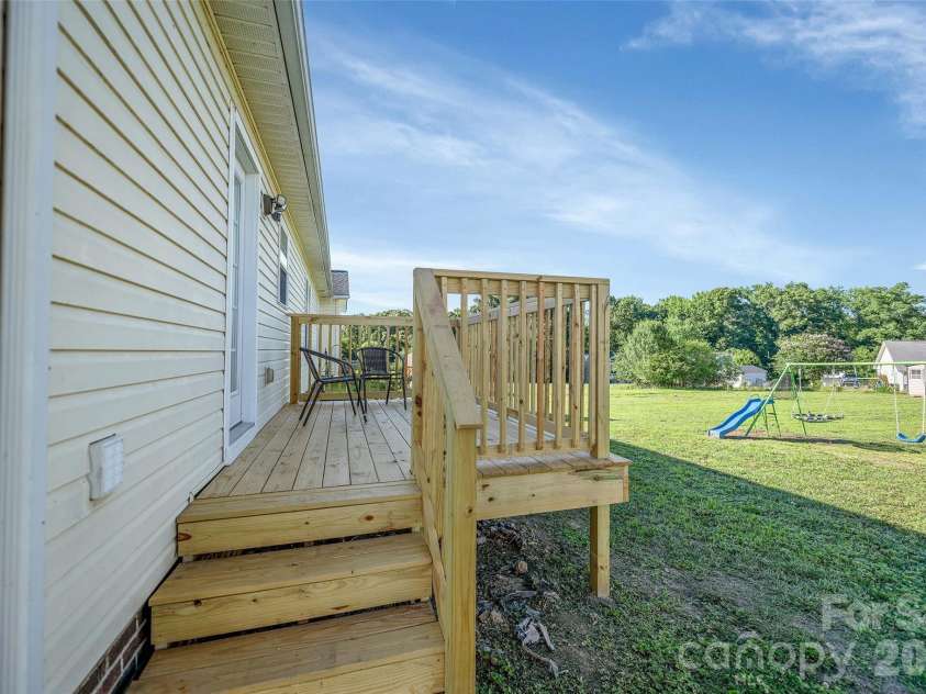 158 Autumn Woods Drive, Kings Mountain, NC 28086.  MLS# CAR4382691, YatesRealty ID 30647. 