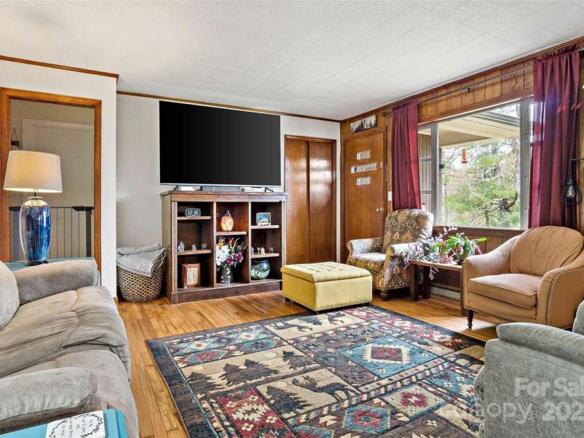 390 Pendley Road, Spruce Pine, NC 28777.  MLS# CAR4219056, YatesRealty ID 3065. 