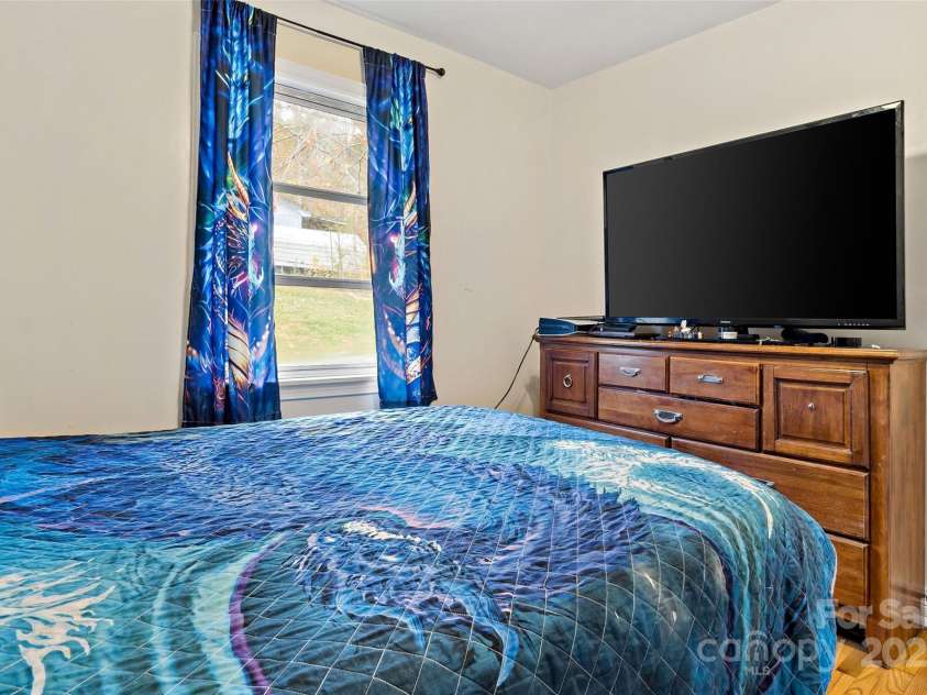 390 Pendley Road, Spruce Pine, NC 28777.  MLS# CAR4219056, YatesRealty ID 3065. 