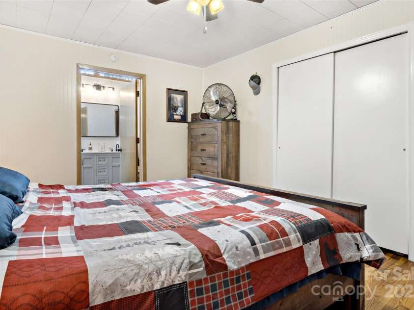 390 Pendley Road, Spruce Pine, NC 28777.  MLS# CAR4219056, YatesRealty ID 3065. 