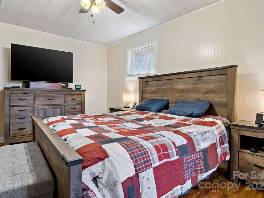 390 Pendley Road, Spruce Pine, NC 28777.  MLS# CAR4219056, YatesRealty ID 3065. 