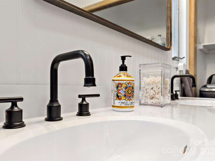 390 Pendley Road, Spruce Pine, NC 28777.  MLS# CAR4219056, YatesRealty ID 3065. 