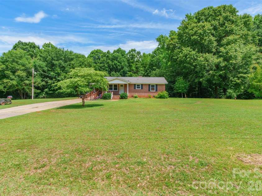 1820 Brian Kelly Lane, Fort Mill, SC 29708.  MLS# CAR4388377, YatesRealty ID 30651. 