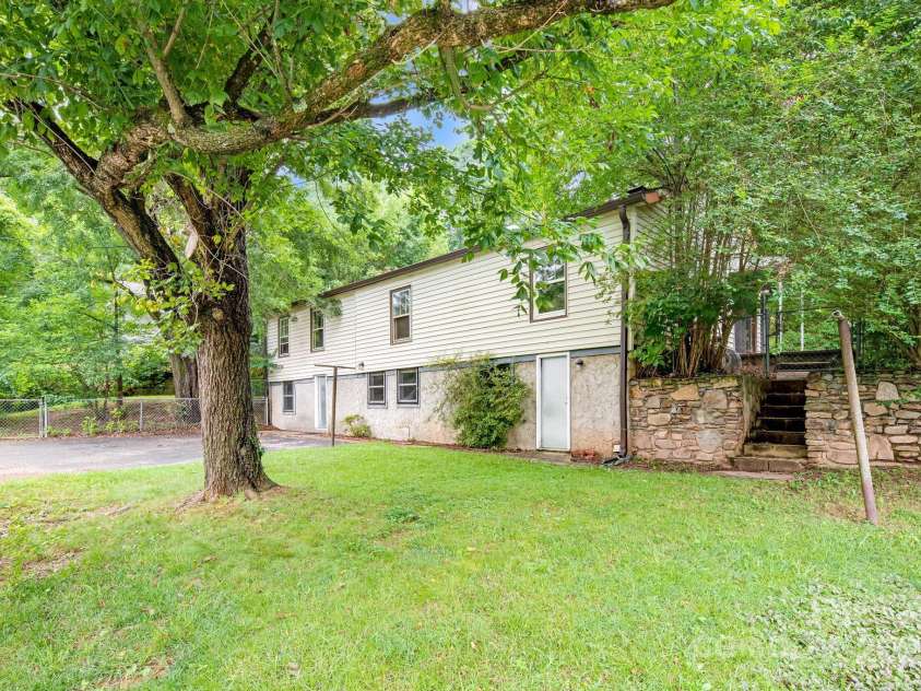 32 Rhudy Road, Asheville, NC 28806.  MLS# CAR4289201, YatesRealty ID 30651. 