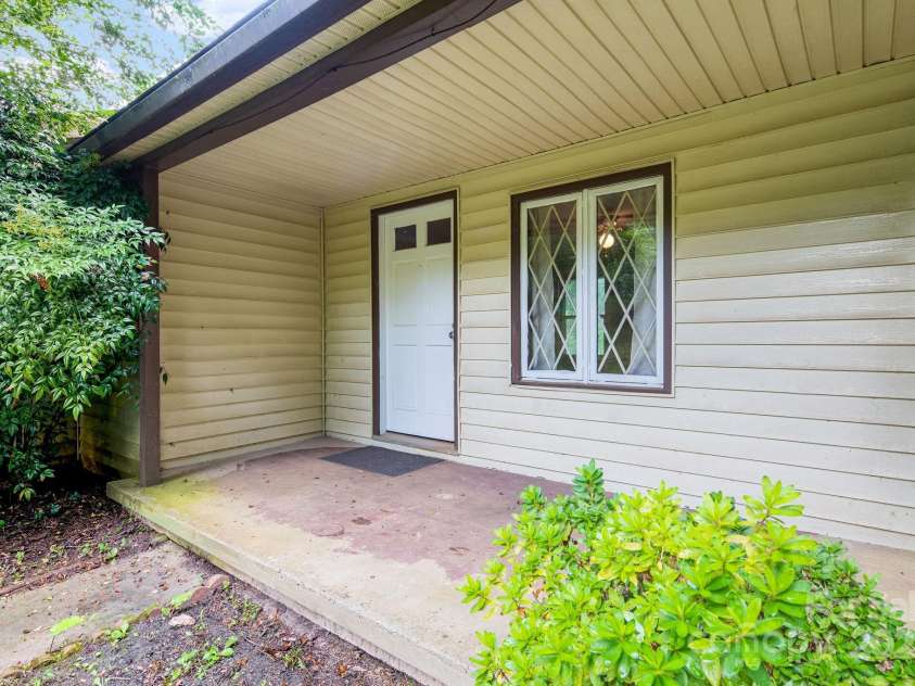 32 Rhudy Road, Asheville, NC 28806.  MLS# CAR4289201, YatesRealty ID 30651. 