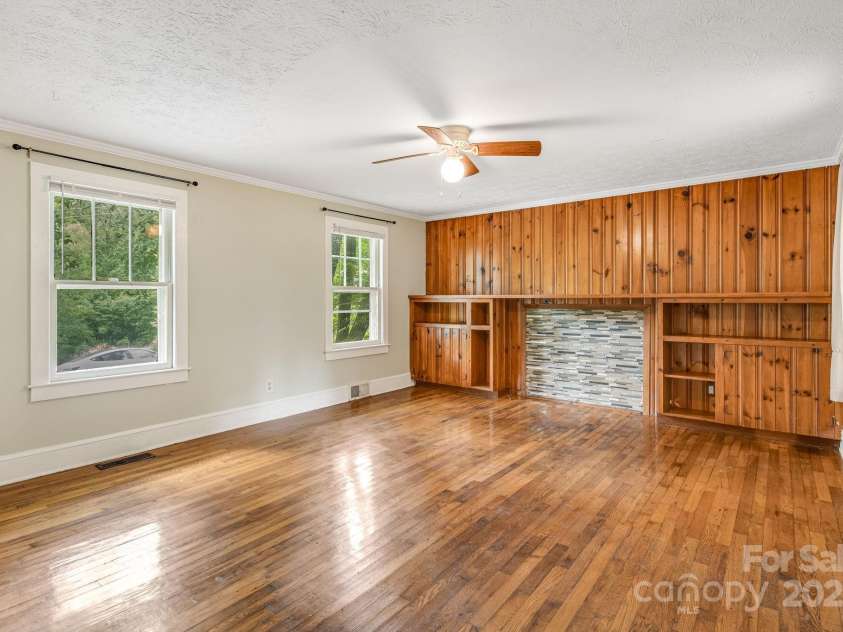 32 Rhudy Road, Asheville, NC 28806.  MLS# CAR4289201, YatesRealty ID 30651. 