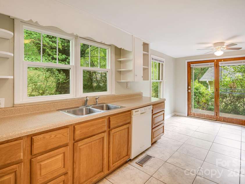 32 Rhudy Road, Asheville, NC 28806.  MLS# CAR4289201, YatesRealty ID 30651. 