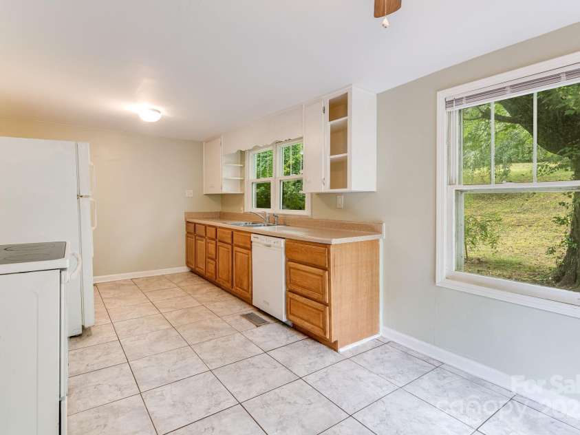 32 Rhudy Road, Asheville, NC 28806.  MLS# CAR4289201, YatesRealty ID 30651. 